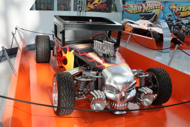 31 Hot Wheels